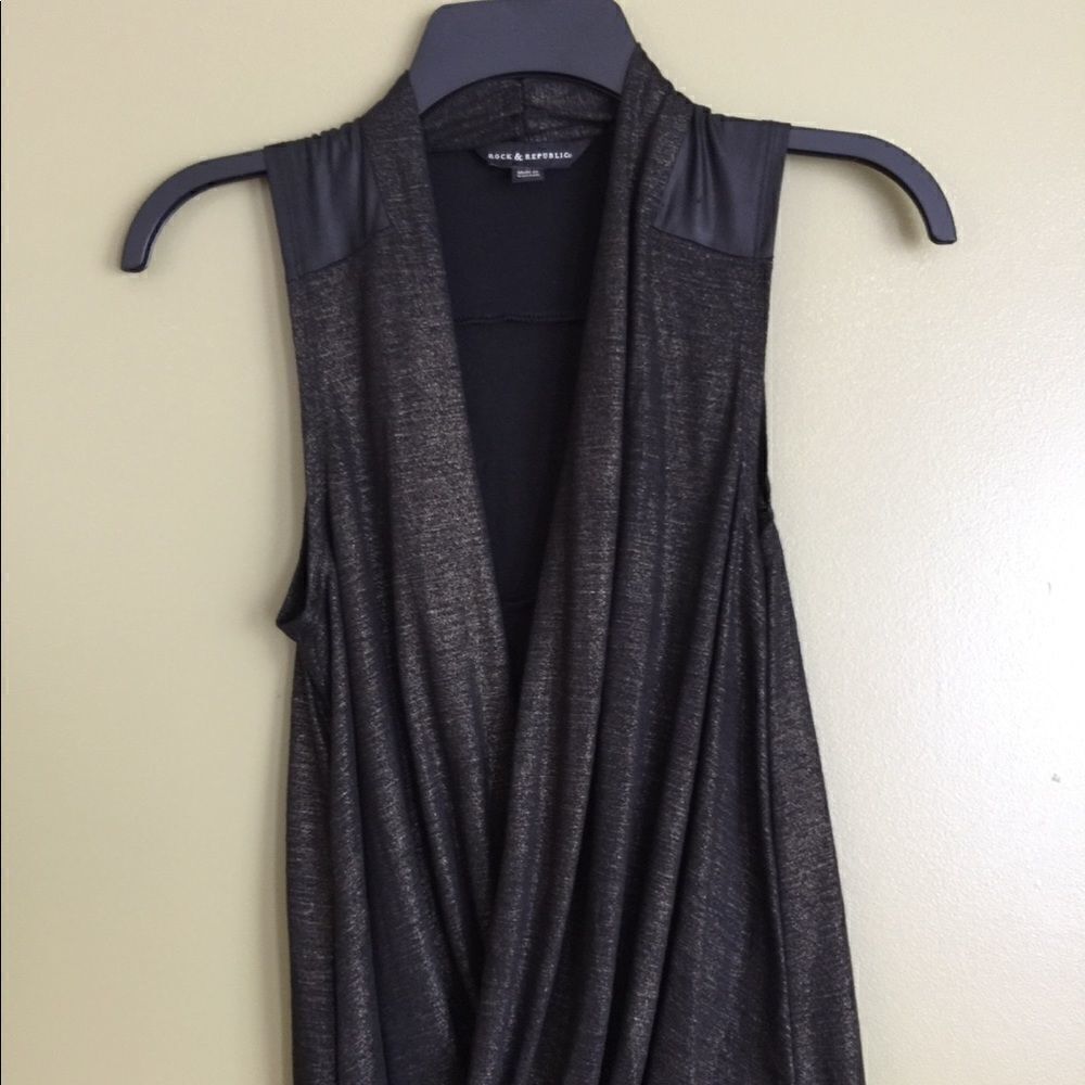 𝅺rock & Republic Black tank